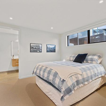 Guest House With Mountain Views Wanaka Exteriör bild