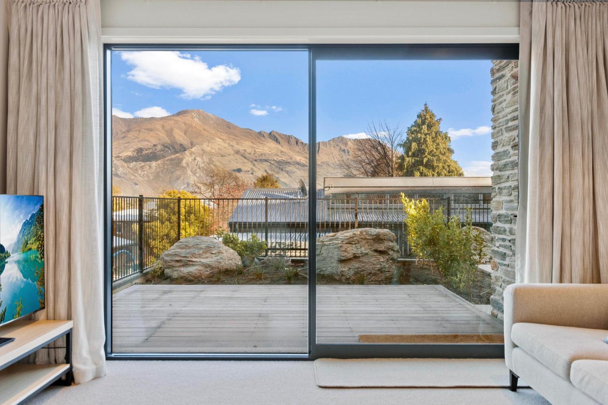 Guest House With Mountain Views Wanaka Exteriör bild